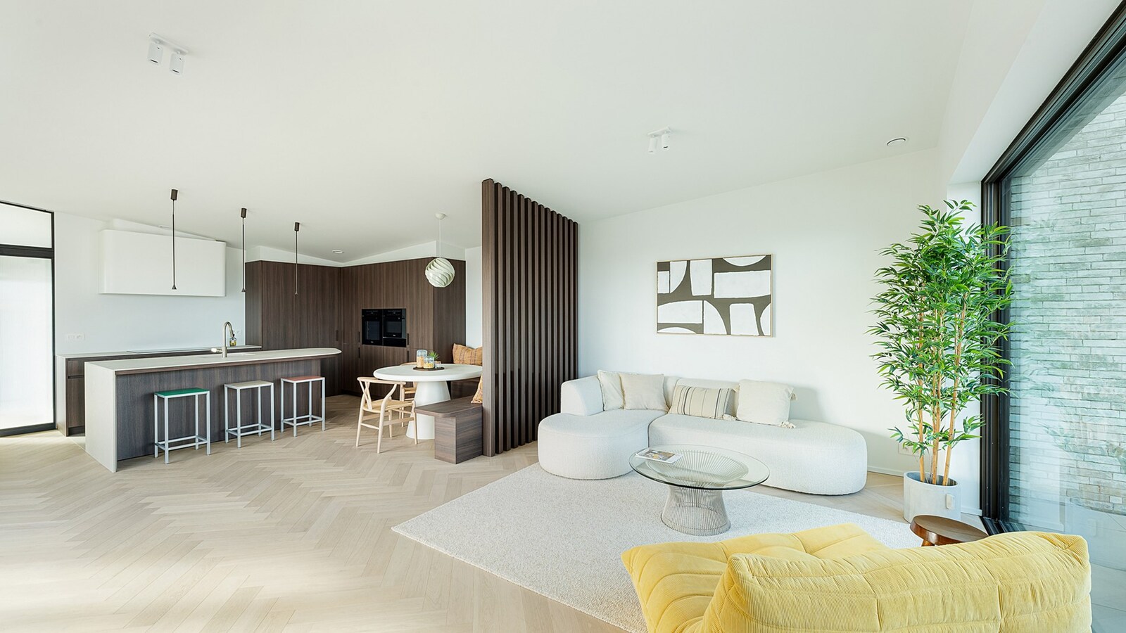 Exclusief verblijf met lift, terrassen en uitzonderlijke volumes in een groene-autovrije verkaveling te Knokke. 