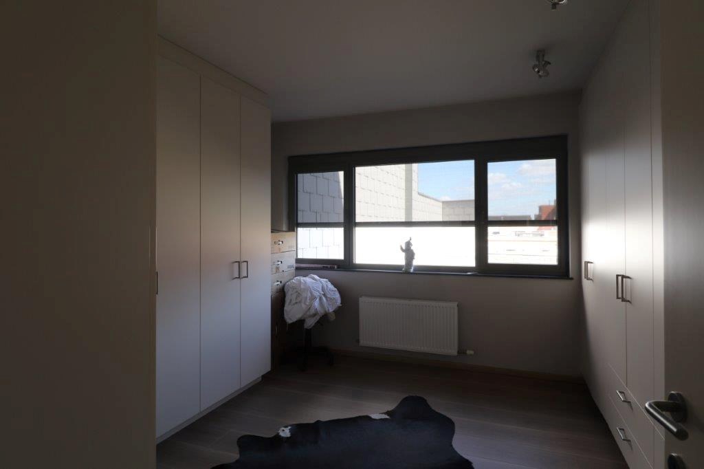 Prachtig appartement op de eerste verdieping met 3 slaapkamers, midden in het centrum gelegen 