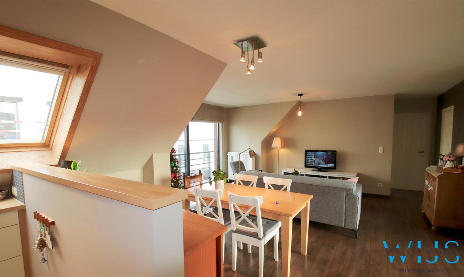 Charmant instapklaar tweeslaapkamer appartement in centrum Ertvelde! 