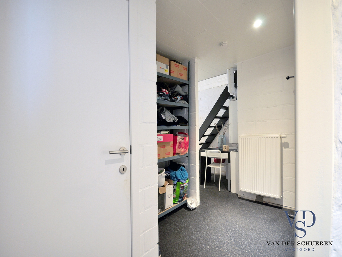 Eigentijdse loft voor wonen en werken. Opportuniteit als investeringspand ! 