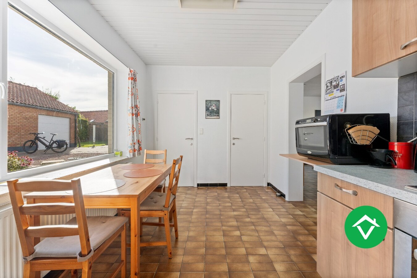 Landelijke woning met bijgebouw en zicht op de velden te koop in Vladslo 