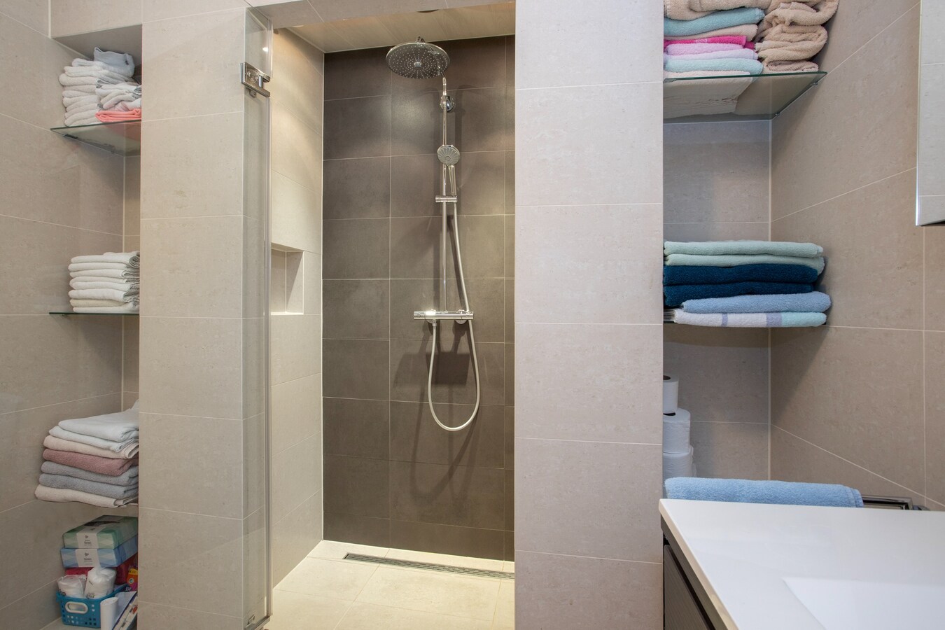 Wonen in het hart van Bladel, met ruimte, comfort en een royaal terras in misschien wel het mooiste appartement van Bladel. 