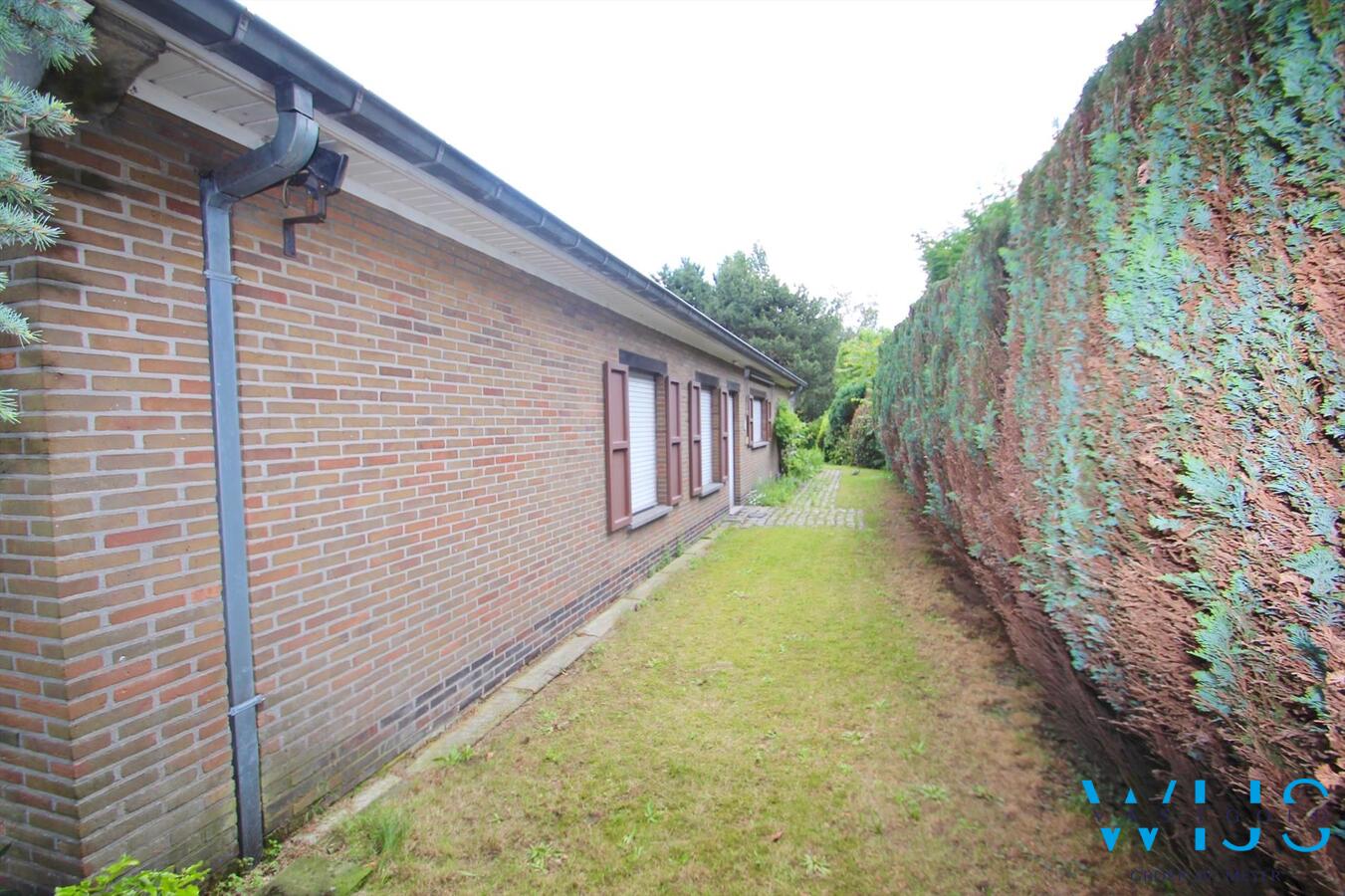 Op te frissen bungalow op een prachtig perceel van 960 vierkante meter te Oostakker ! 