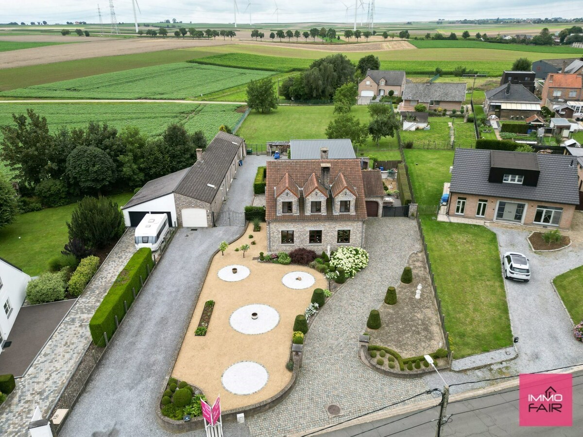 Energiezuinig landhuis met 4 slaapkamers op perceel van bijna 2000 m² 