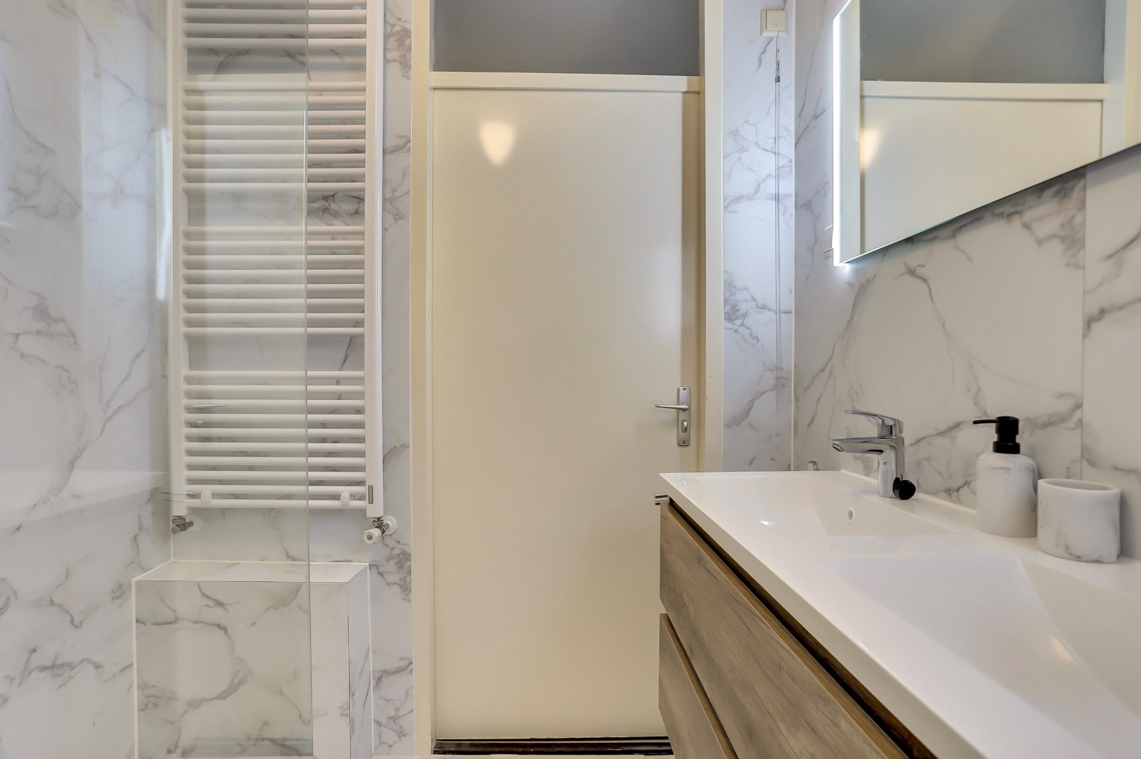 Op een fantastische locatie gelegen 3-kamer woning op de 2e etage met uitzicht op "de Vijver" van Prinsenland. 