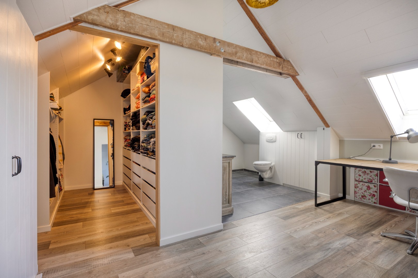 Energiezuinige duplex met 4 slpk. in Geel-centrum 