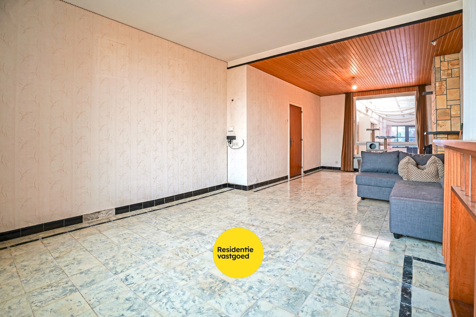 Renovatiewoning met 5 slaapkamers en zonnige tuin in het centrum van Woumen (Diksmuide) 