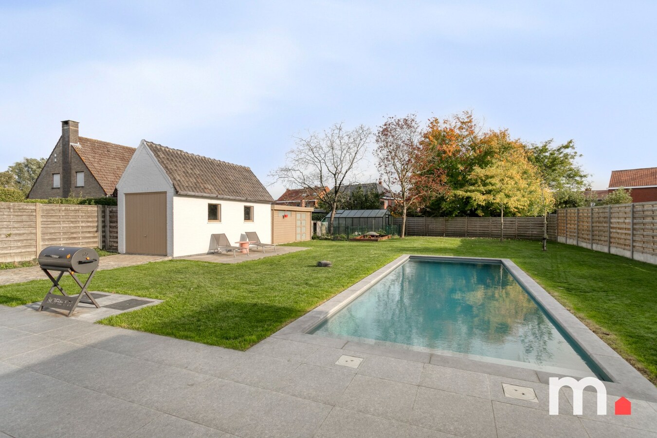 Unieke Villa te Roeselare met Zwembad en 5 slaapkamers op 987m² ! 