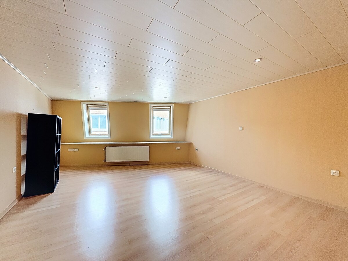 Ruime, instapklare woning met tuin te centrum Zottegem 