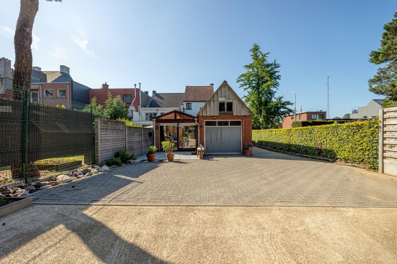 Karaktervolle gezinswoning met 6 slaapkamers in hartje Schilde 