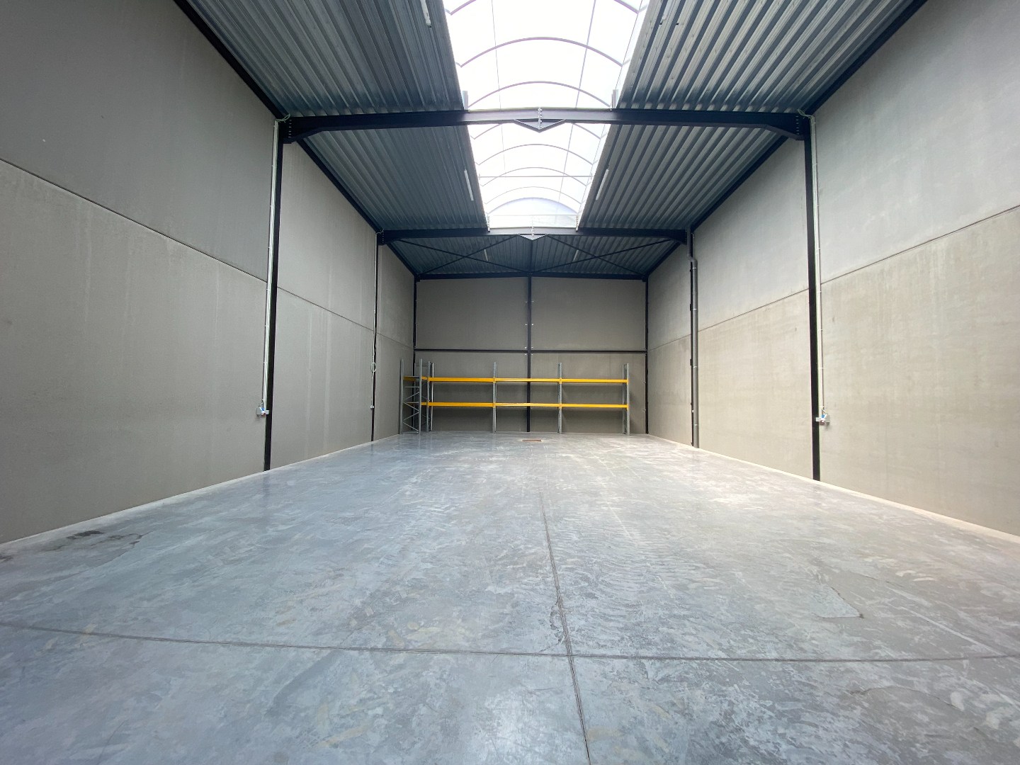 Te huur  – KMO-unit / Magazijn in Sint-Eloois-Vijve 