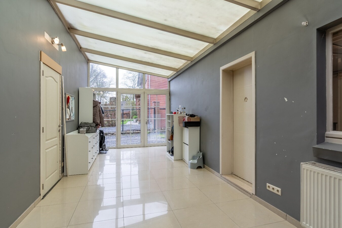 Ruime gerenoveerde woning in Niel-bij-As met 3 slaapkamers. 