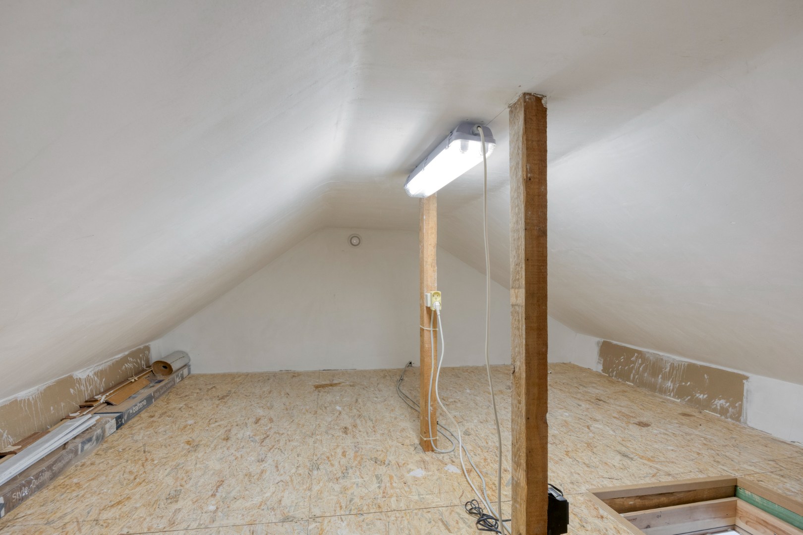 Appartement met 3 slaapkamers, autostaanplaats en terras in het centrum van Lubbeek – EPC 220 kWh/m² - bewoonbare opp. 182 m² 