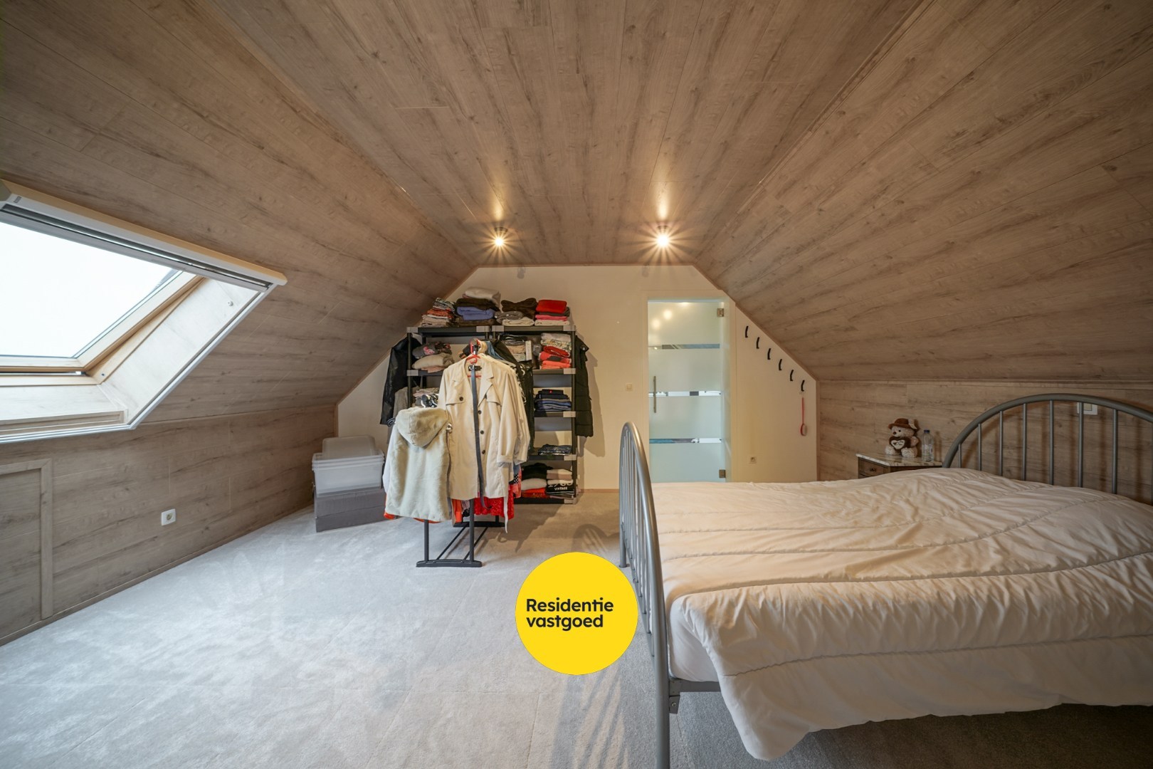 Alleenstaande woning op ruim perceel met vernieuwd woongedeelte en loods (80 m²) 