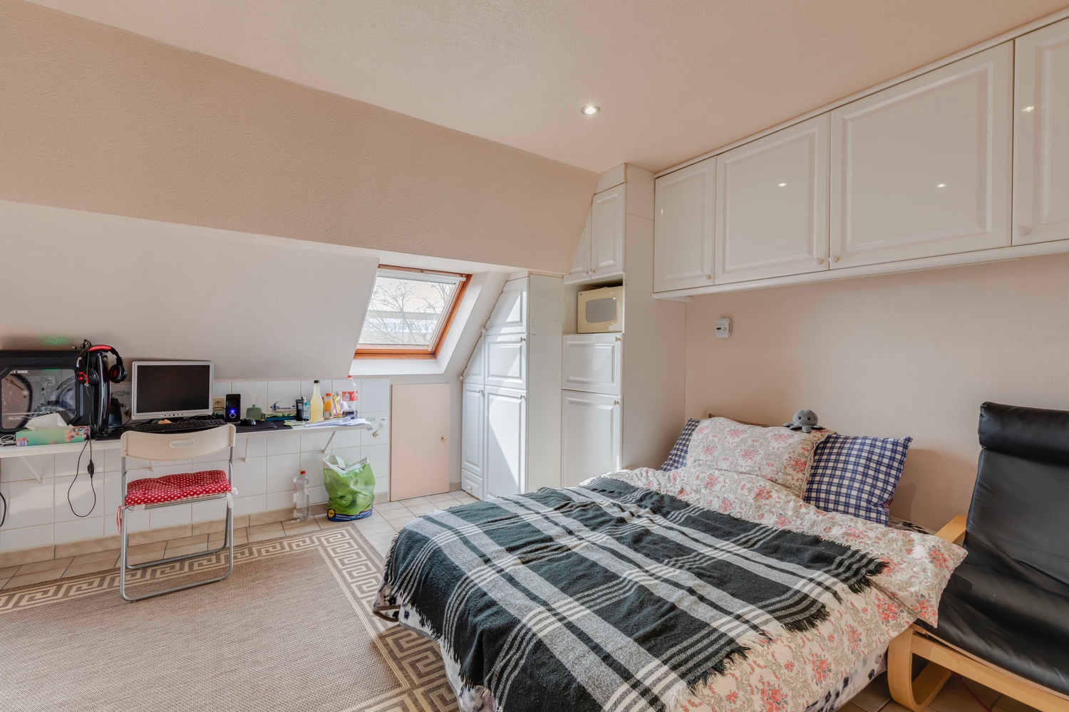 Woning bestaand uit 3 entiteiten: 2 app en 1 studio 