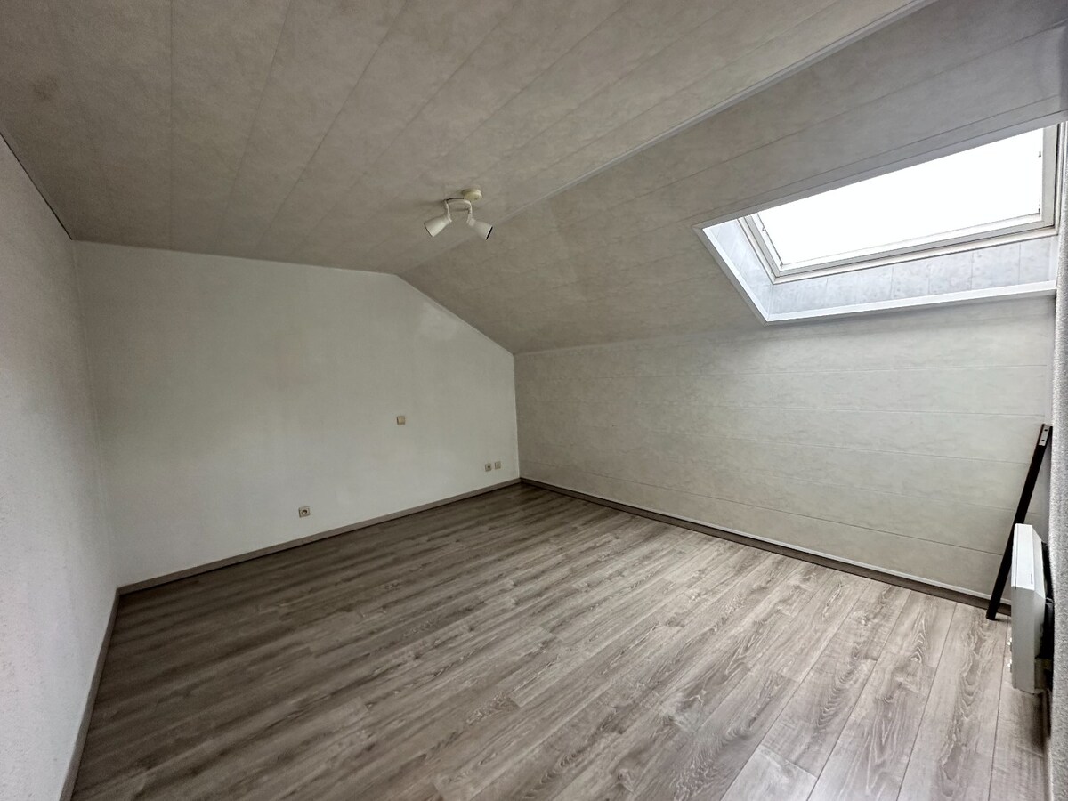 Appartement met 2 slaapkamers en autostaanplaats te Leke 