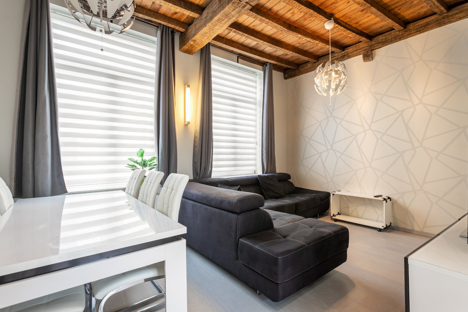 Stadswoning met mogelijke praktijkruimte te centrum Halle 