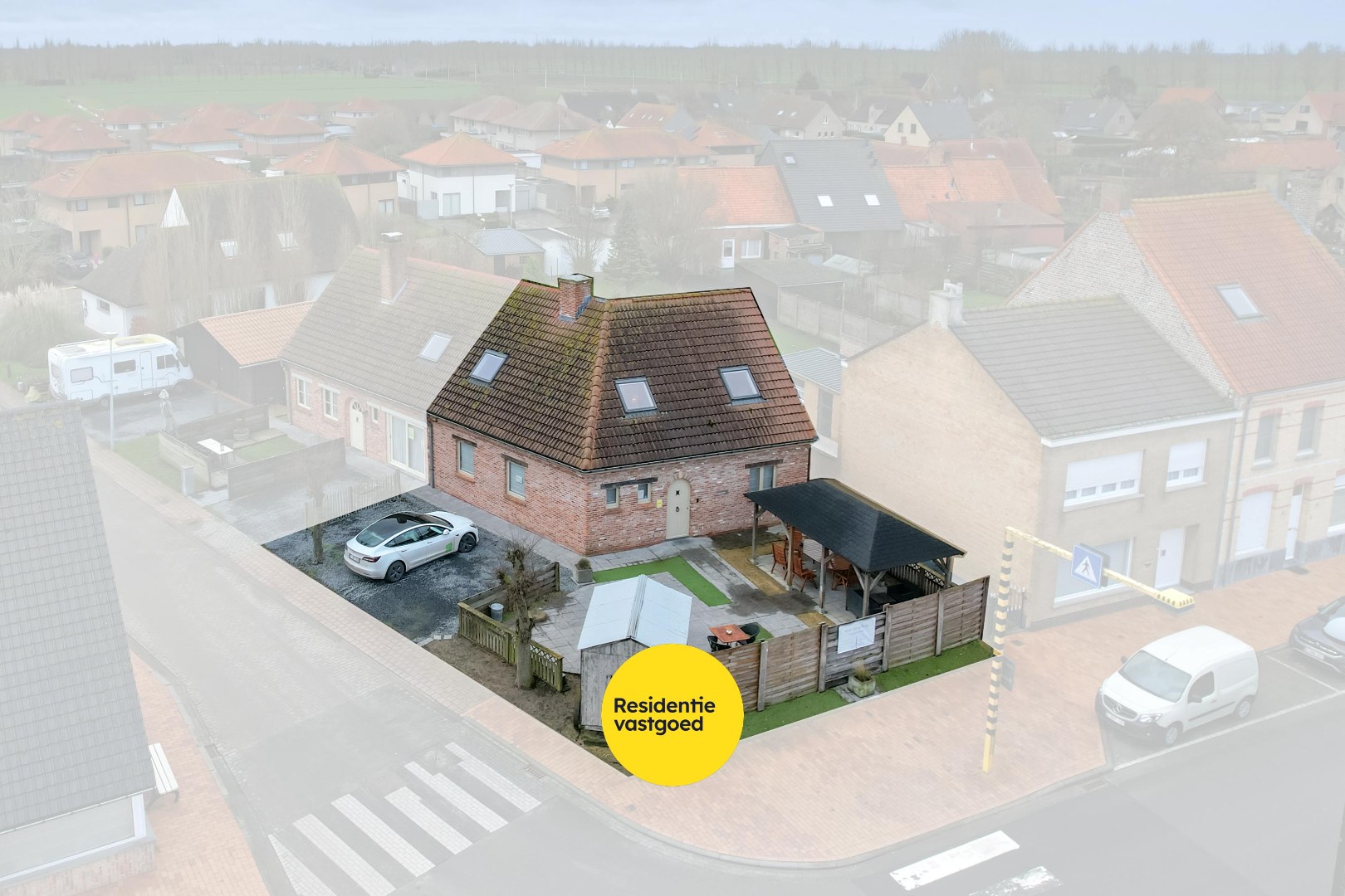 Instapklare halfopen bebouwing (2009) te Ramskapelle op 244 m². 