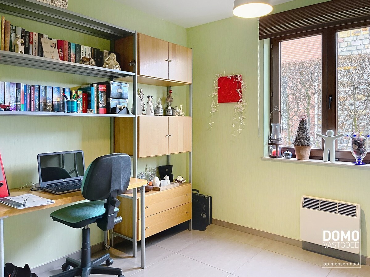 Ruime woning met 4 slaapkamers, groene tuin, terras en inpandige garage 