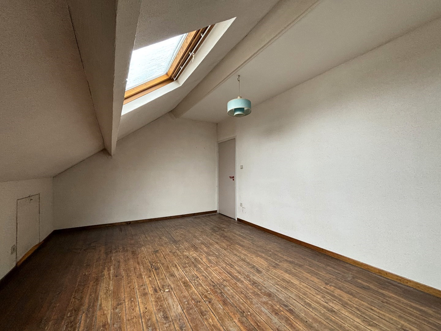 Frituur met volledige inboedel en bovengelegen appartement in Leopoldsburg 