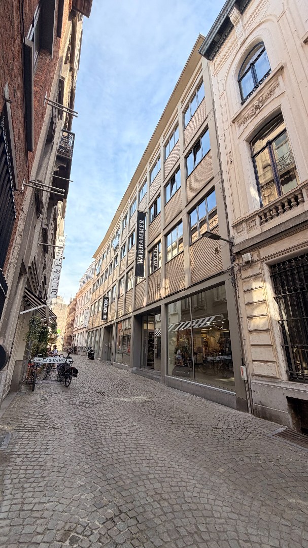 Instapklare kantoorruimte te huur in hartje Antwerpen