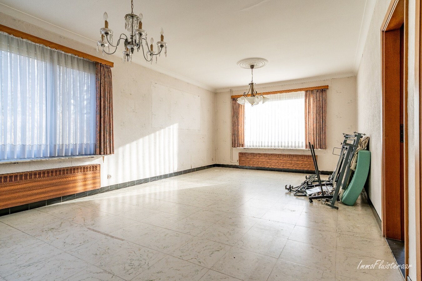Renovatable farmhouse with stables and pastures on approximately 7 hectares in Hechtel-Eksel. 