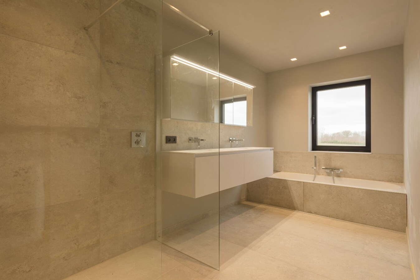 Nieuwbouwvilla met hoge afwerkingsgraad en weids uitzicht 