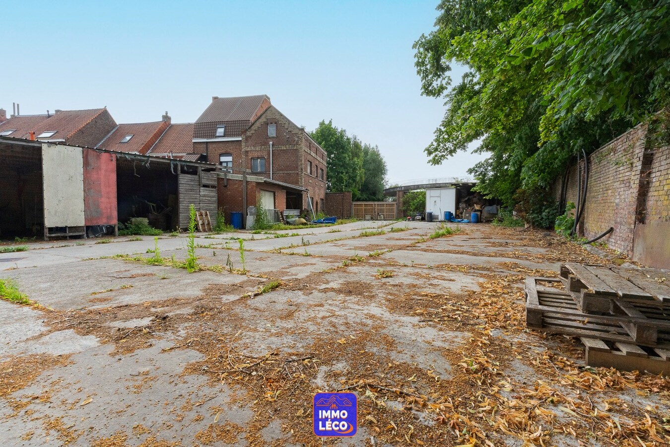 Entrepôt de stockage de +/- 500m² avec vaste parking privatif ! 