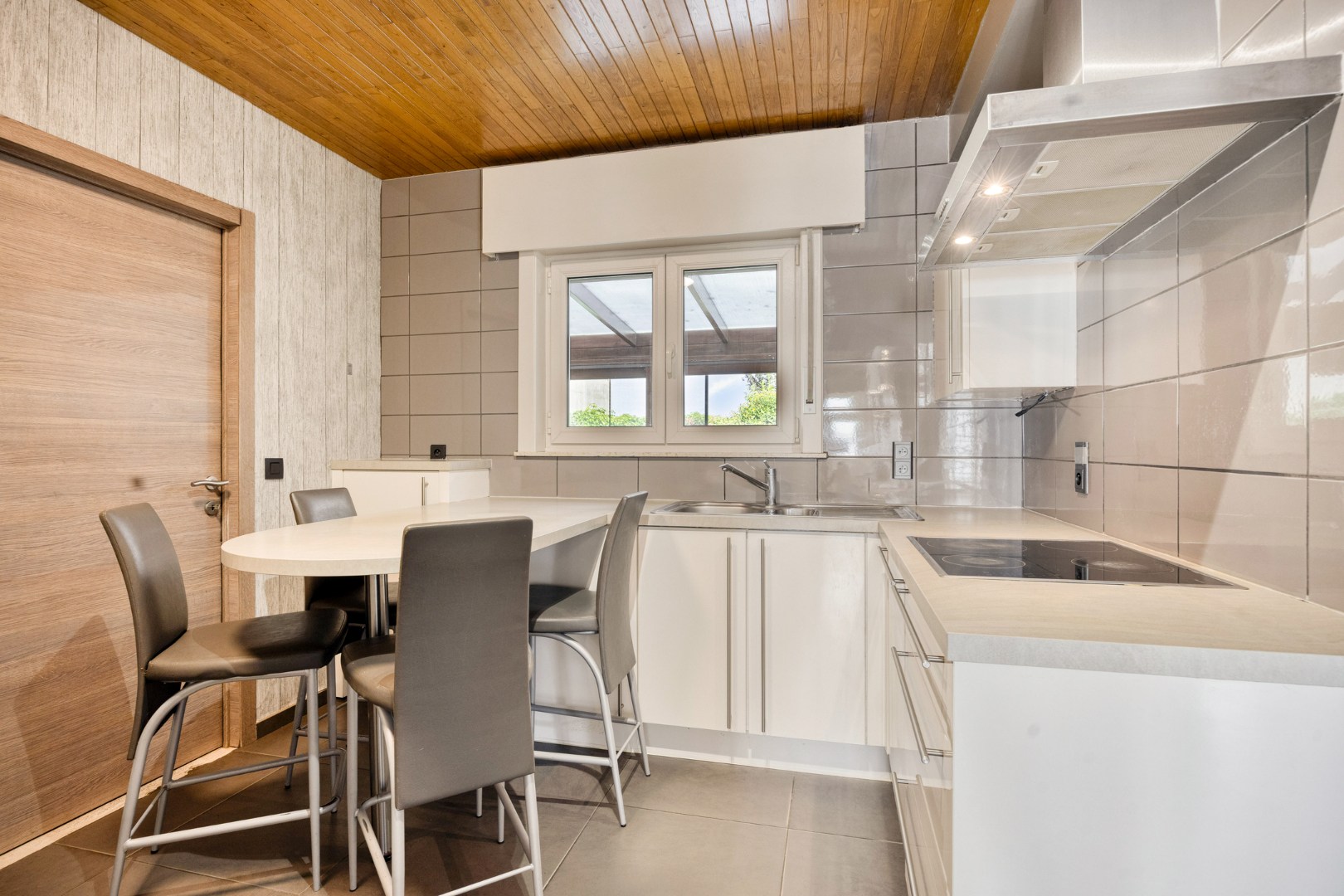 Halfopen bebouwing met 4 slaapkamers, oppervlakte 12a27ca - EPC 318 
