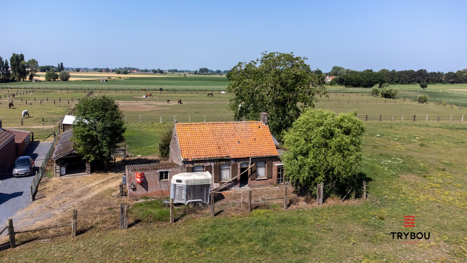 Landelijke, te renoveren woning op 9245 m² in Houthulst op rustige ligging 