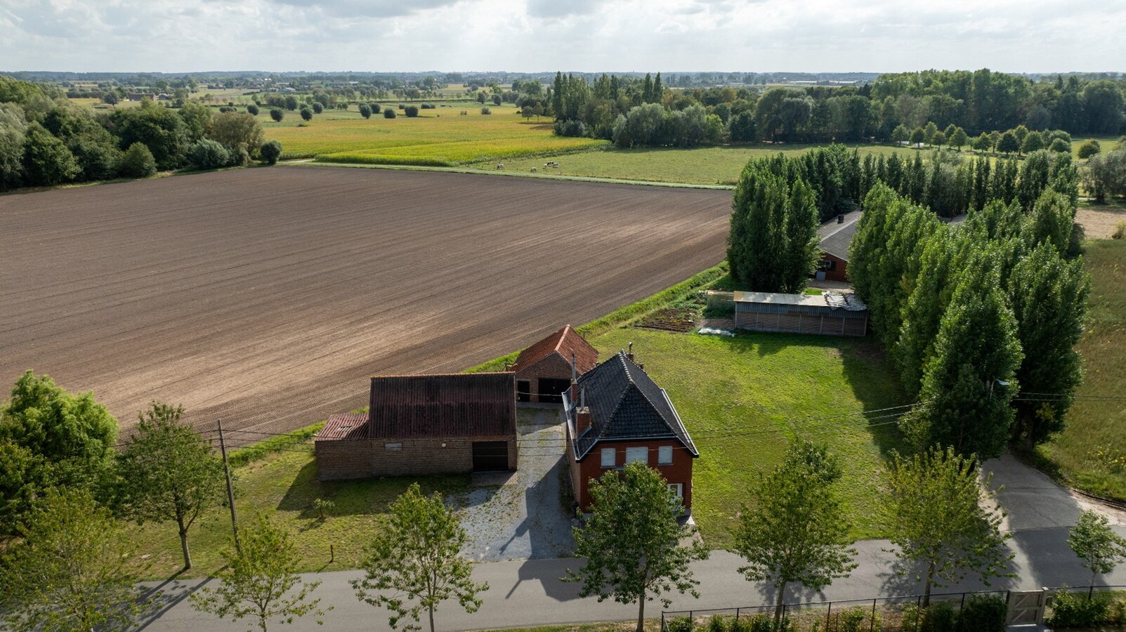 Bouwgrond van 1035 m² met landelijke ligging 