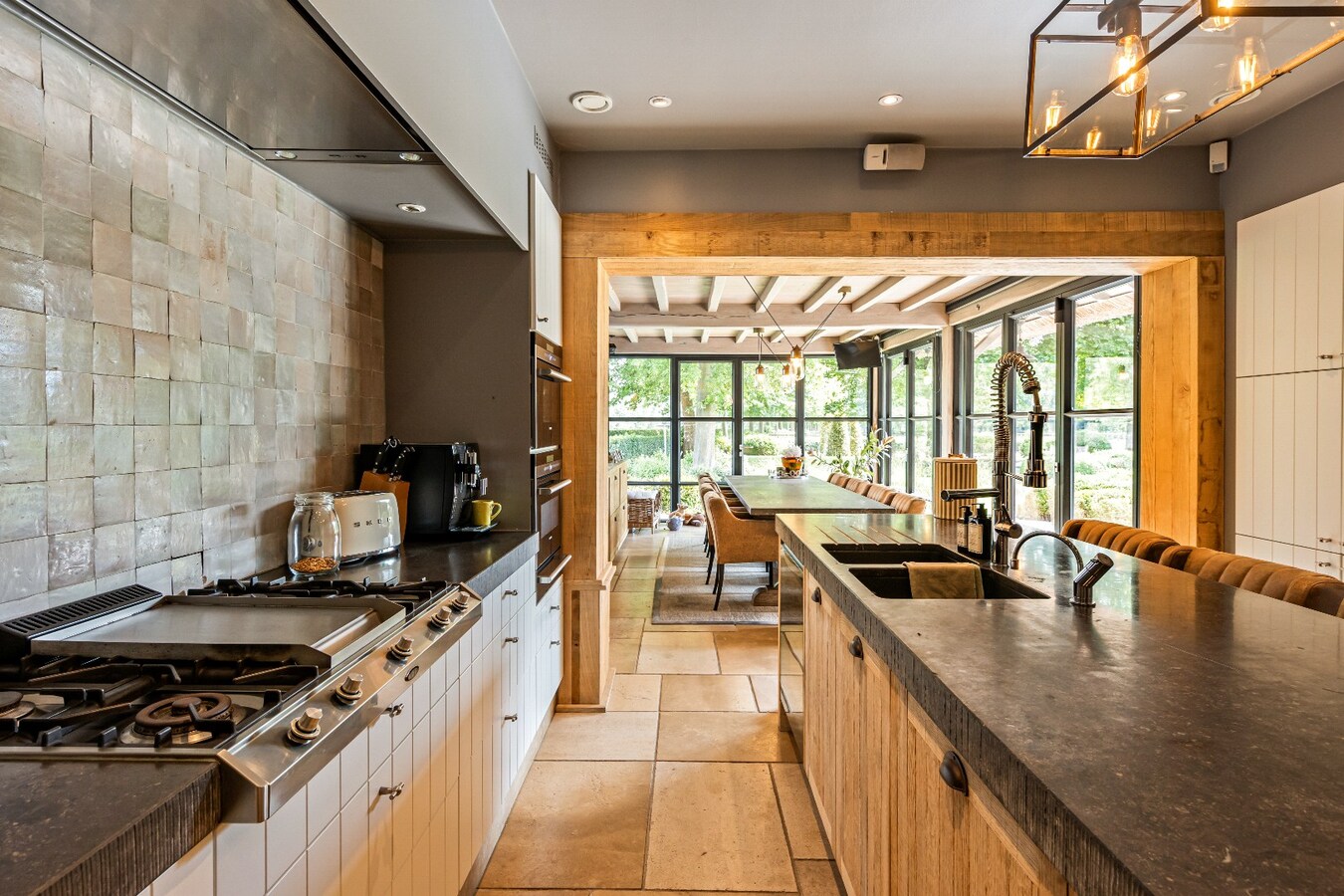 Prachtige landelijke villa met gezinstuin en graslanden op 32.558m² 