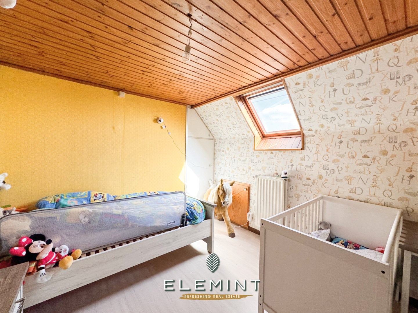 Landelijk gelegen woning met garage op 946m² 