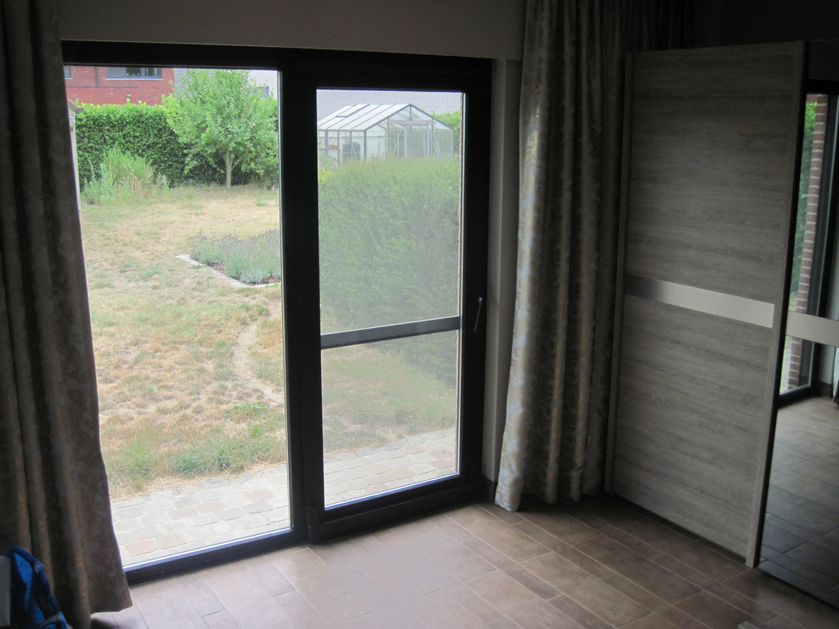 Ruime villa nabij 't Peerdeken. 