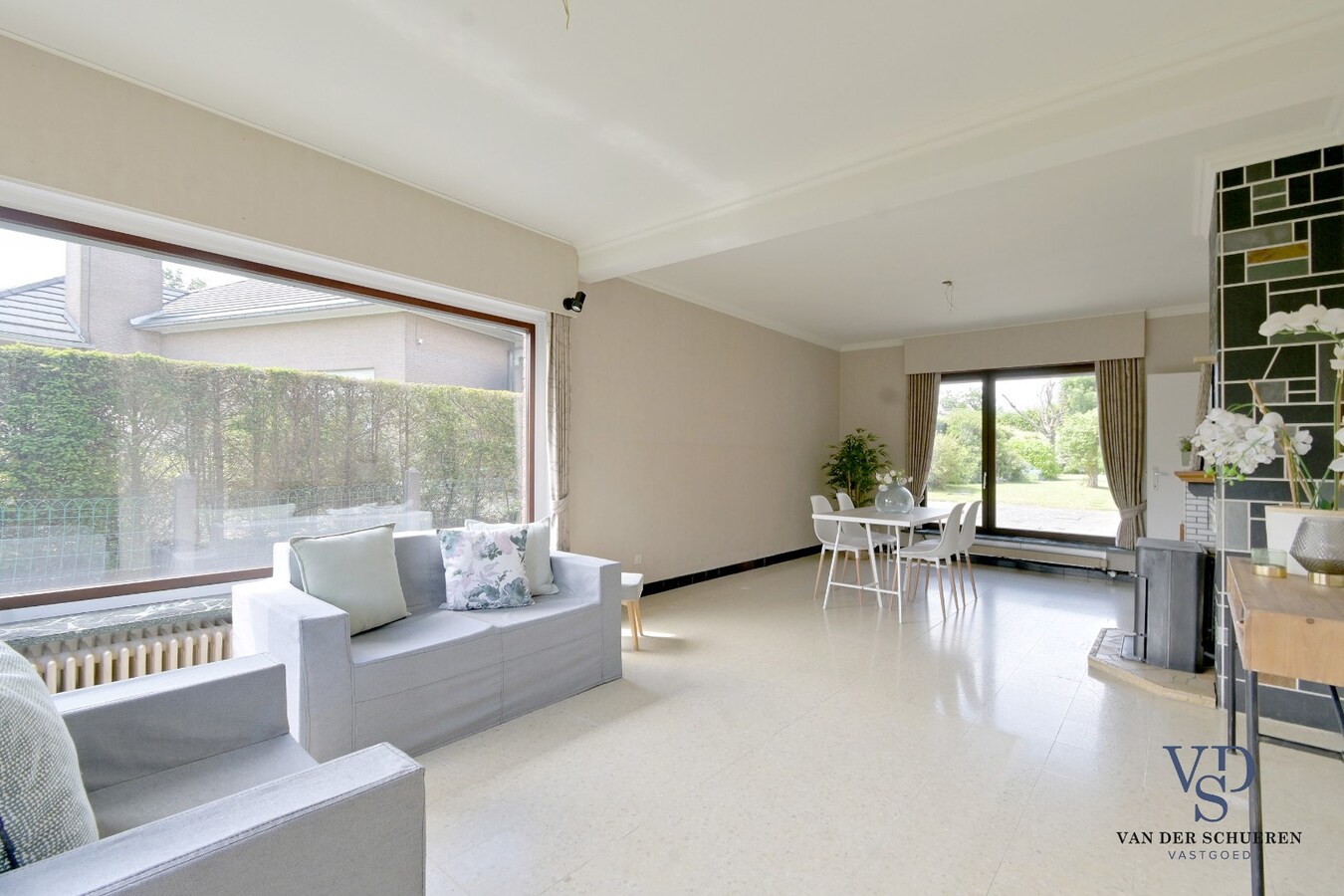 Ruim landhuis met tal van mogelijkheden. 