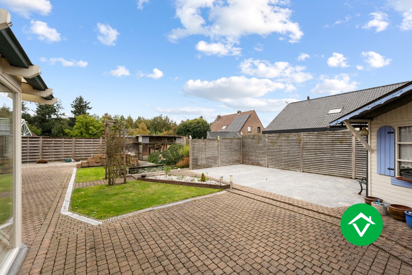 Kloeke woning met 4 slaapkamers in een woonwijk te Ichtegem. 