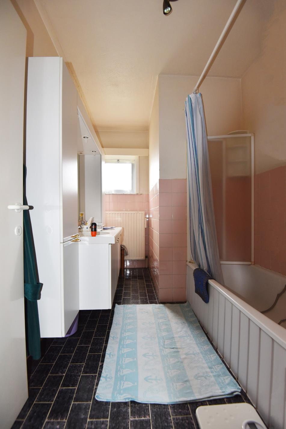 Ruime bungalow met 3 slpks, garage en tuin te WATERVLIET. 