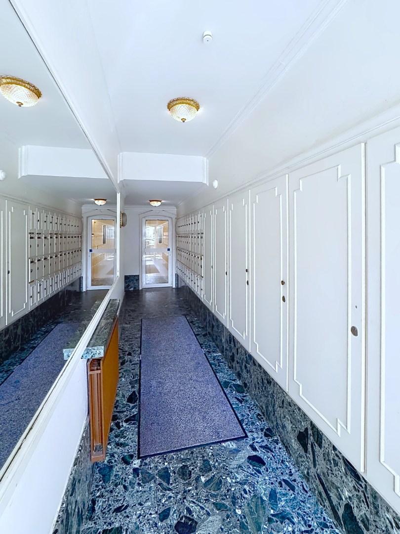 Appartement met slaaphoek en zonnig terras gelegen aan de Coupure 