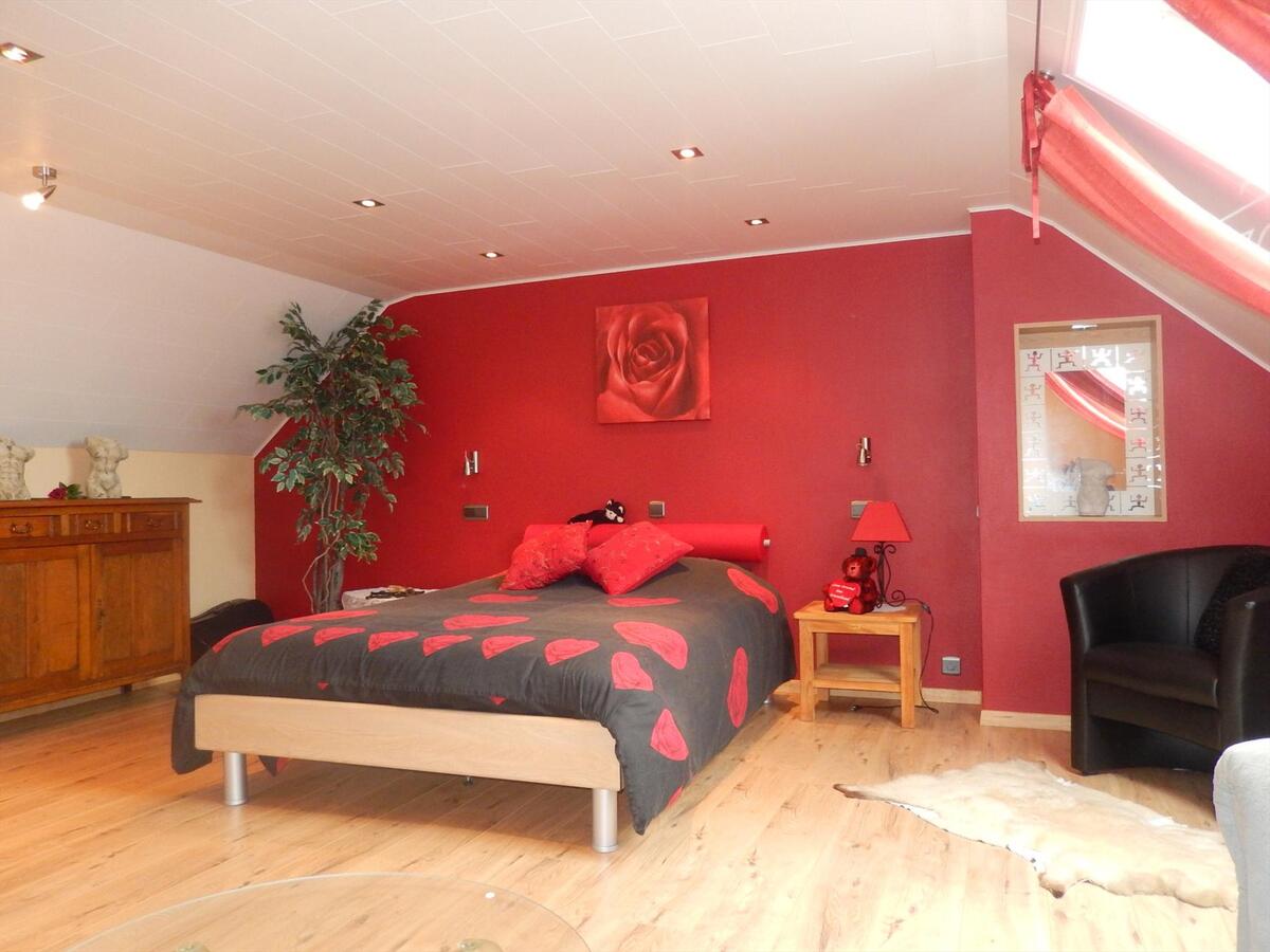 Woning met 4 slaapkamers en grote zonnige tuin 