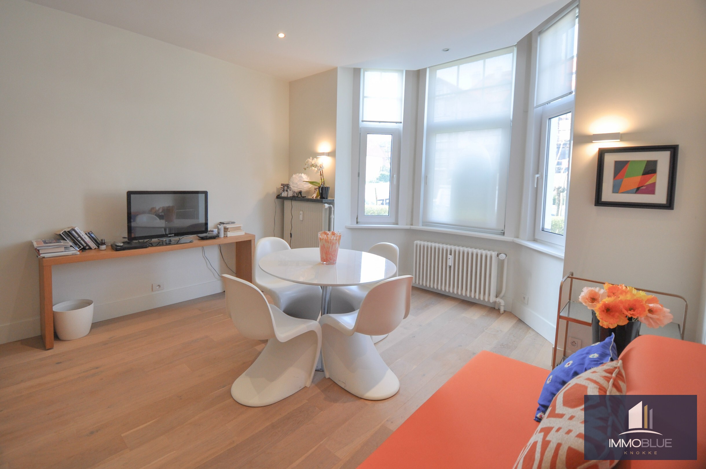 Appartement plein de charme situé dans une résidence emblématique à quelques pas de la place Albert. 