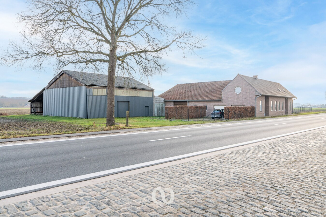 Gerenoveerde hoeve met atelier en een prachtig zicht 