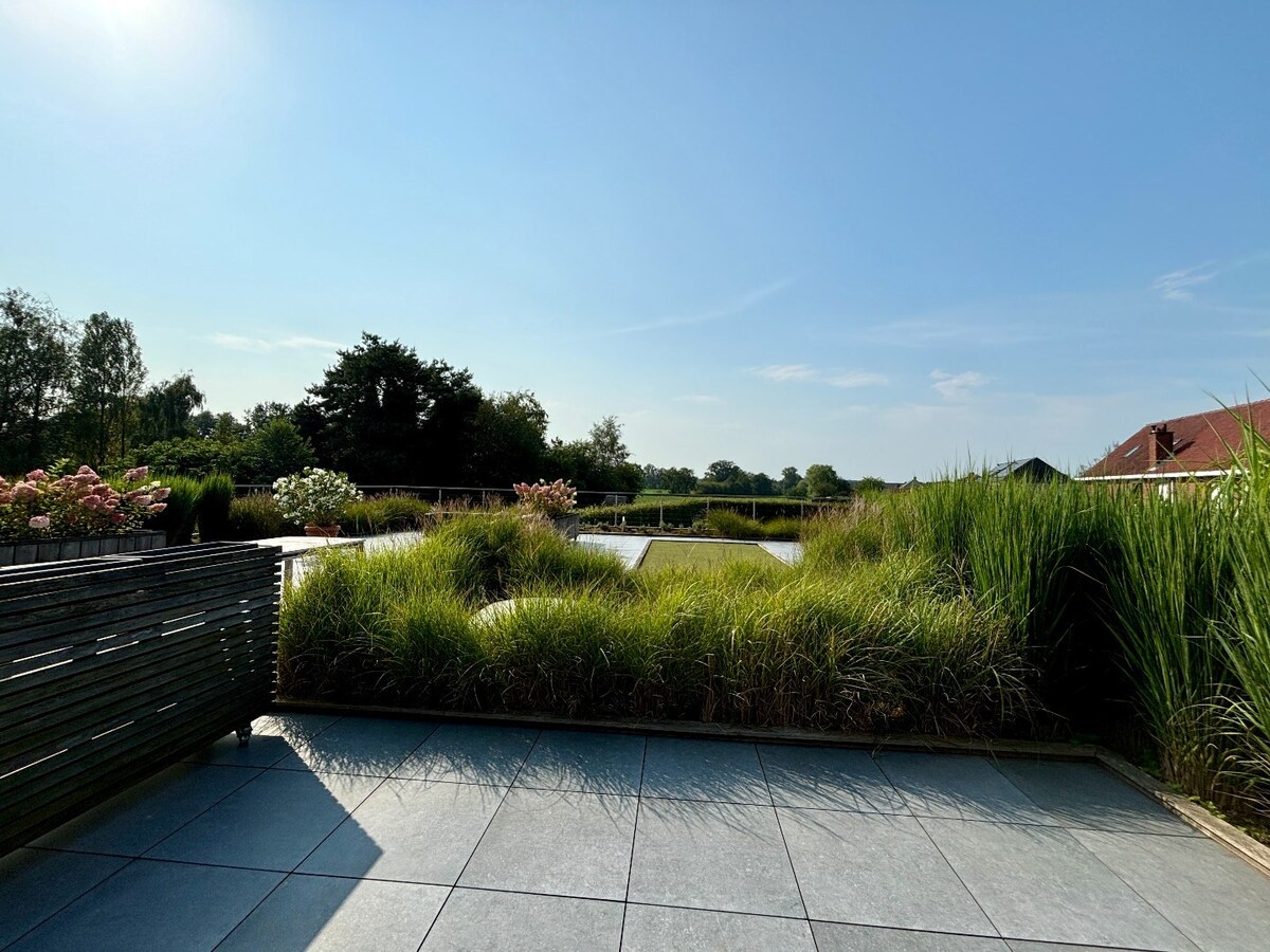 Prachtig, ruim duplex-appartement 115 m² met ruim terras in centrum Sint-Antonius 