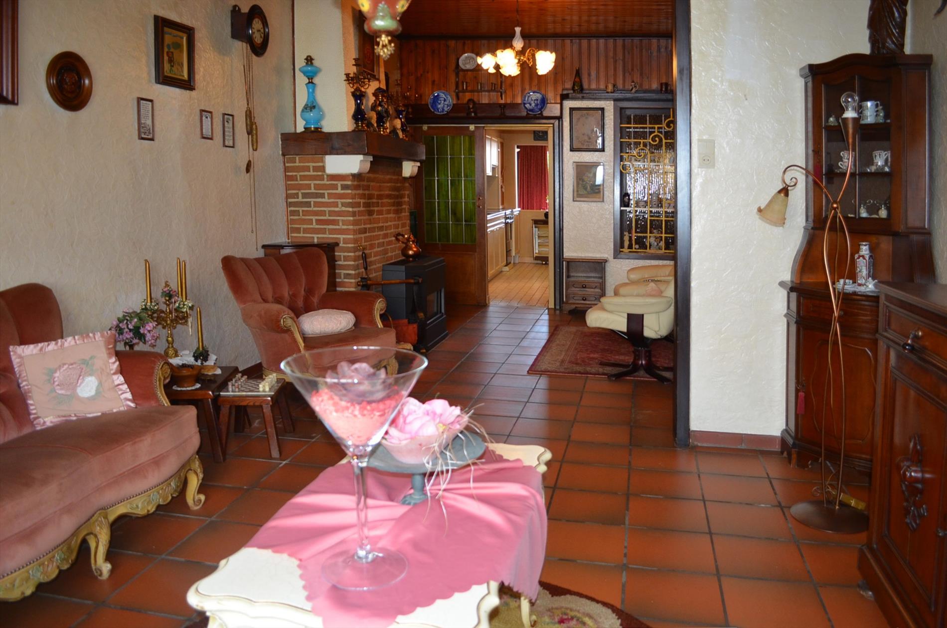 Rijwoning met 2 slpks,  ruime zolder (mogelijk 3de slpk)  &amp; zonnige tuin te Eeklo 