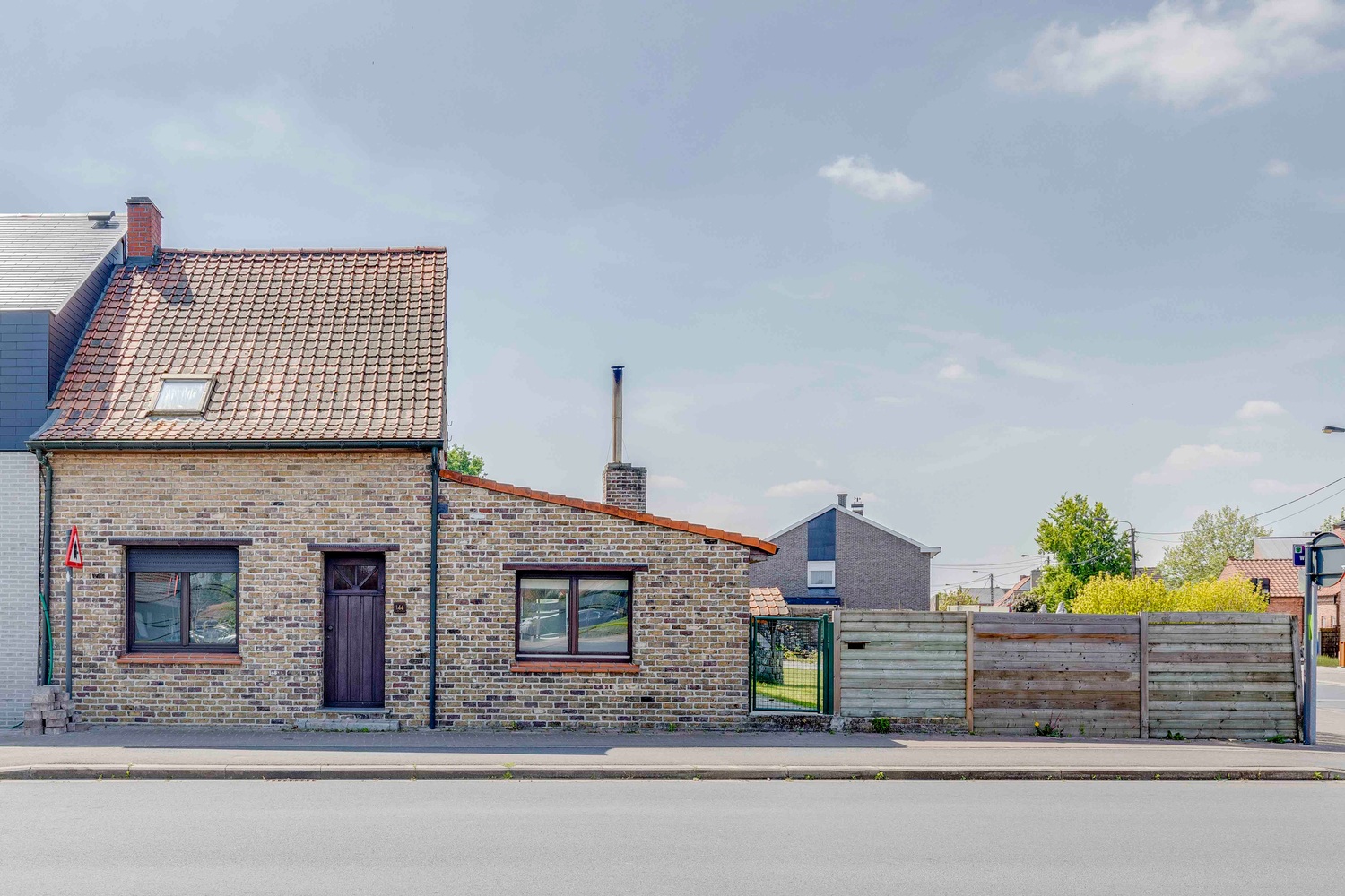 Centraal gelegen op te frissen gezinswoning gelegen op fietsafstand van het centrum van Zulte 