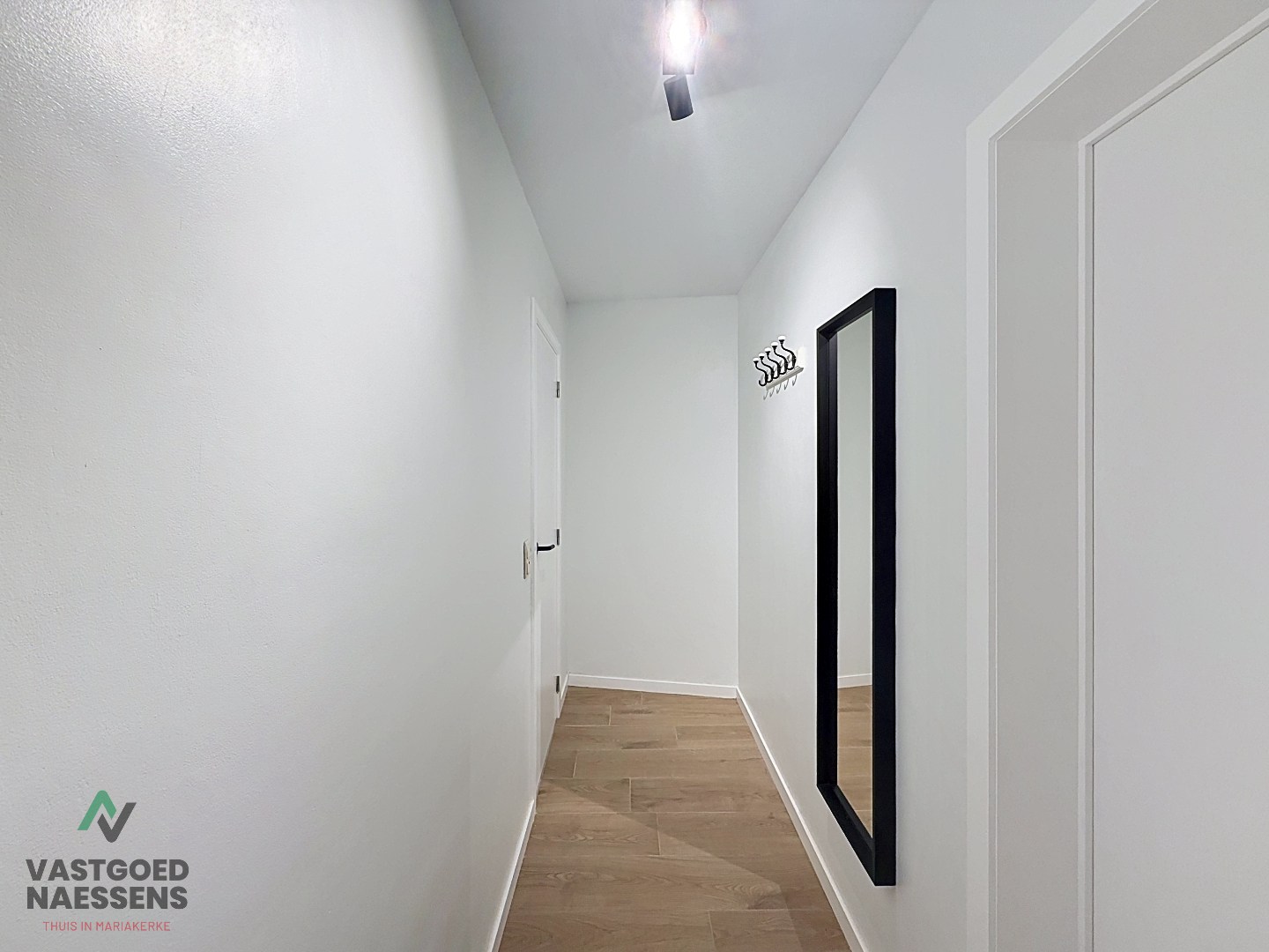 GELIJKVLOERSE STUDIO VLAKBIJ ZEEDIJK 