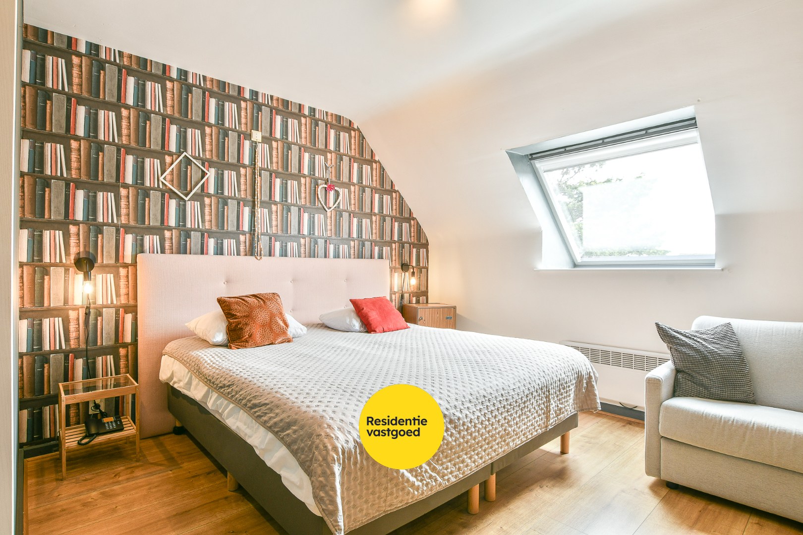 Unieke investeringskans: karaktervol hotel met 18 kamers &amp; woonmogelijkheden te koop! 