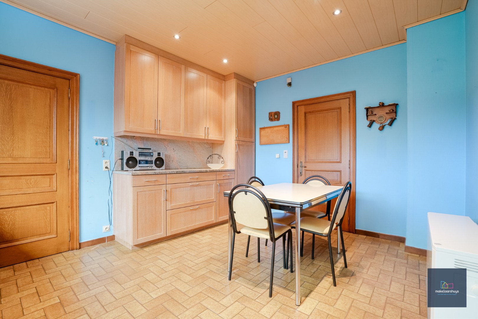 Ruime bungalow met garage op 1980m² grond 