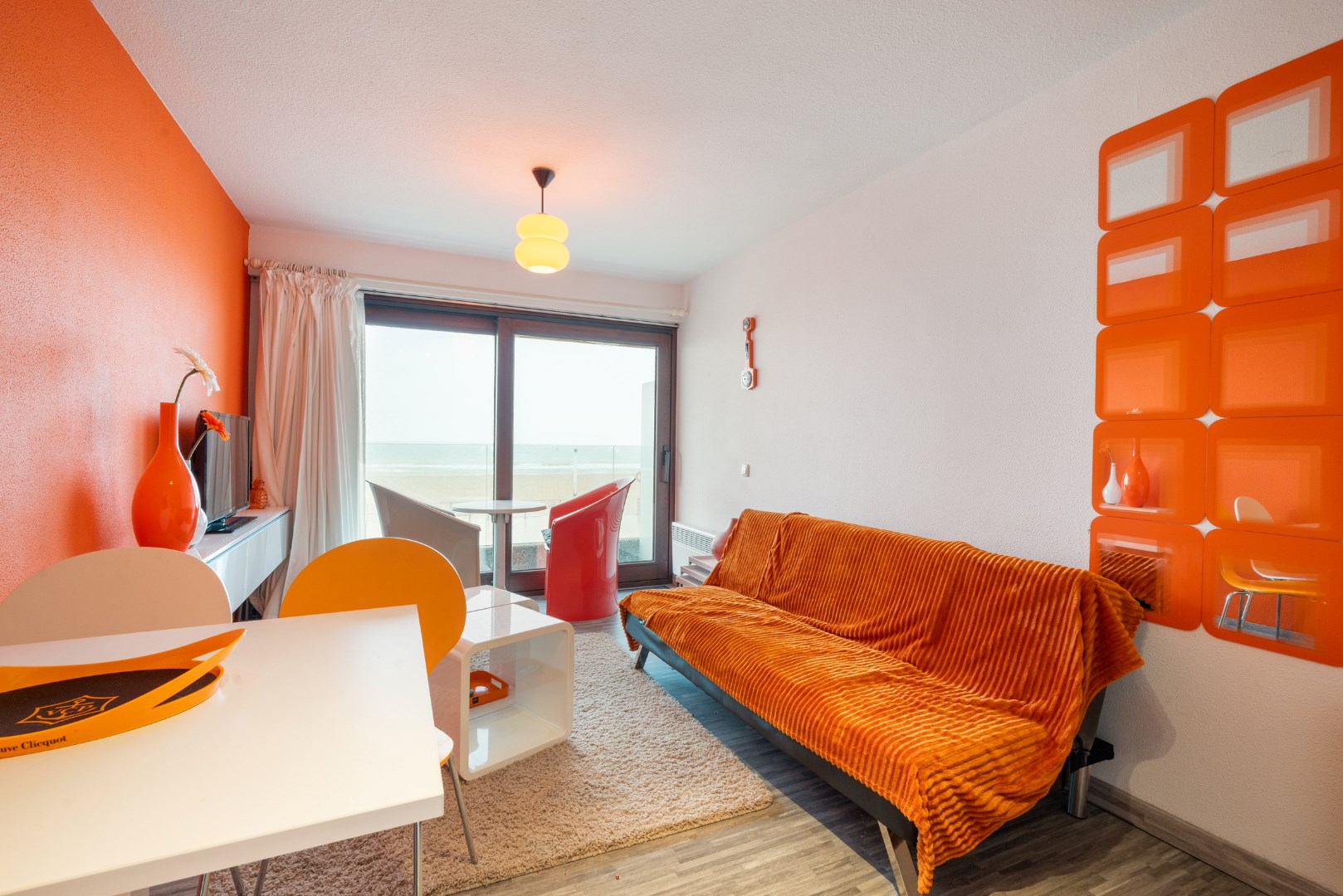 STUDIO MET FRONTAAL ZEEZICHT EN TERRAS OP TOPLIGGING 