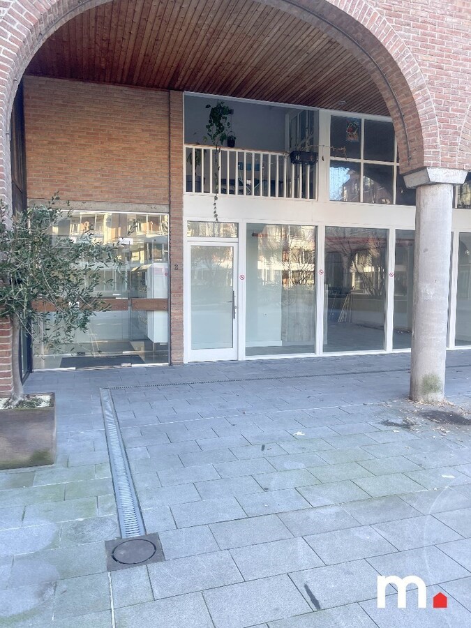 TOPPER !  Fantastisch gelegen appartement op het Overbekeplein in hartje Kortrijk ! 