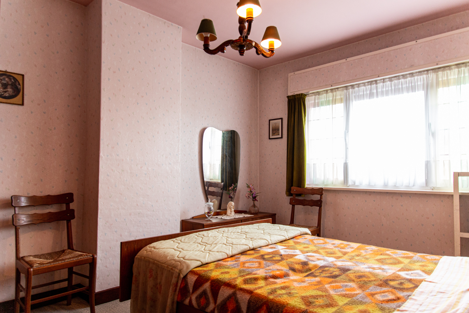 Op te frissen HoB met 3 slpks, rustig gelegen te Adegem 